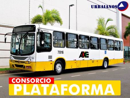 Ônibus da empresa Axé que em breve estará com a nova pintura padrão desenvolvida pela prefeitura para os consórcios vencedores da licitação.
